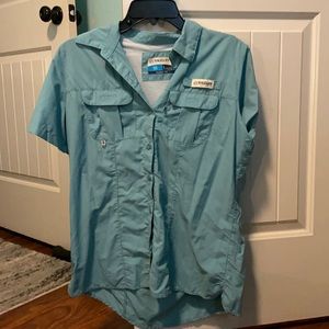 Never worn Magellan outdoors fish gear button up.